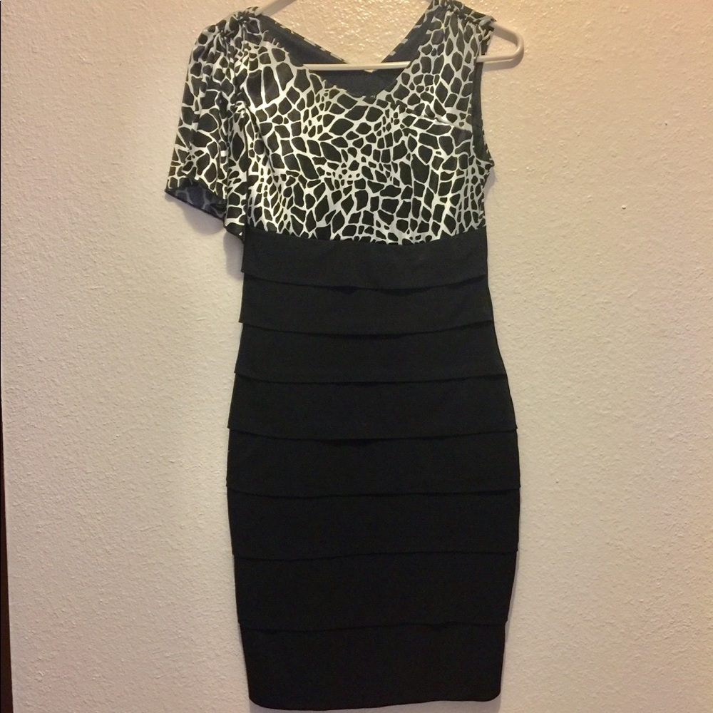 Enfocus Studio Dress, one sleeveless arm